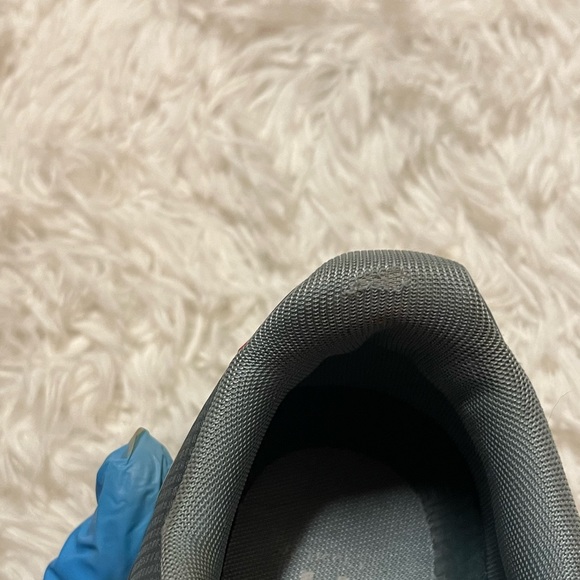 ON CLOUD HELION SWISS ENGINEERED RUNNING SHOES - Picture 13 of 16